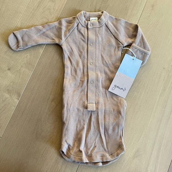 NWT Goumi Kids Natural Thermal Baby Gown SZ NB Newborn Tan Sleeper Bamboo Waffle - Picture 1 of 3